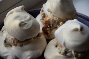 Golden Christmas Meringues