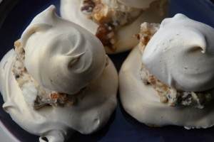 Golden Christmas Meringues Golden Christmas Meringues