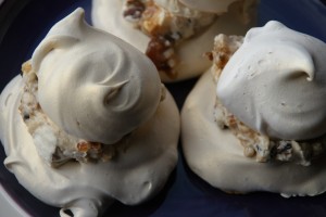 Golden Christmas Meringues