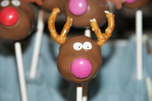 Reindeer Cake Pops or Marzipan Balls Reindeer Cake Pops or Marzipan Balls