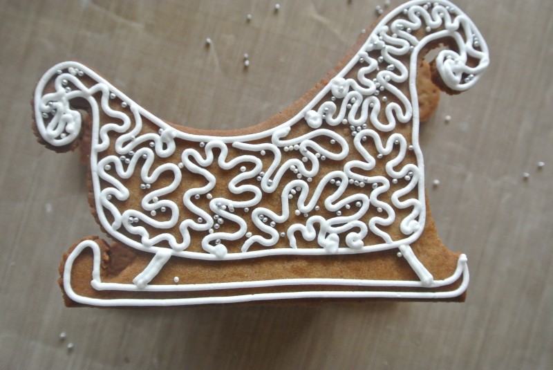 Gingerbread Sleighs | Baking, Recipes and Tutorials - The Pink Whisk