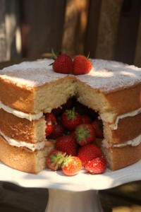 Victoria Sandwich Inside Surprise Cake 070