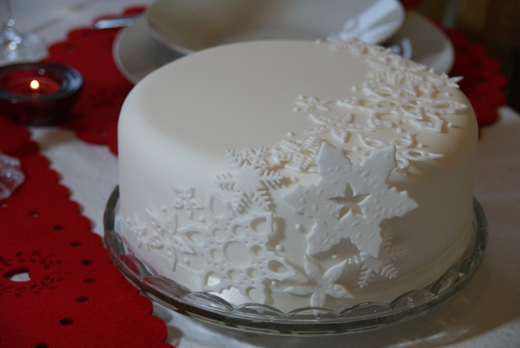Ice White Snowflakes Cake | Baking, Recipes and Tutorials – The Pink Whisk